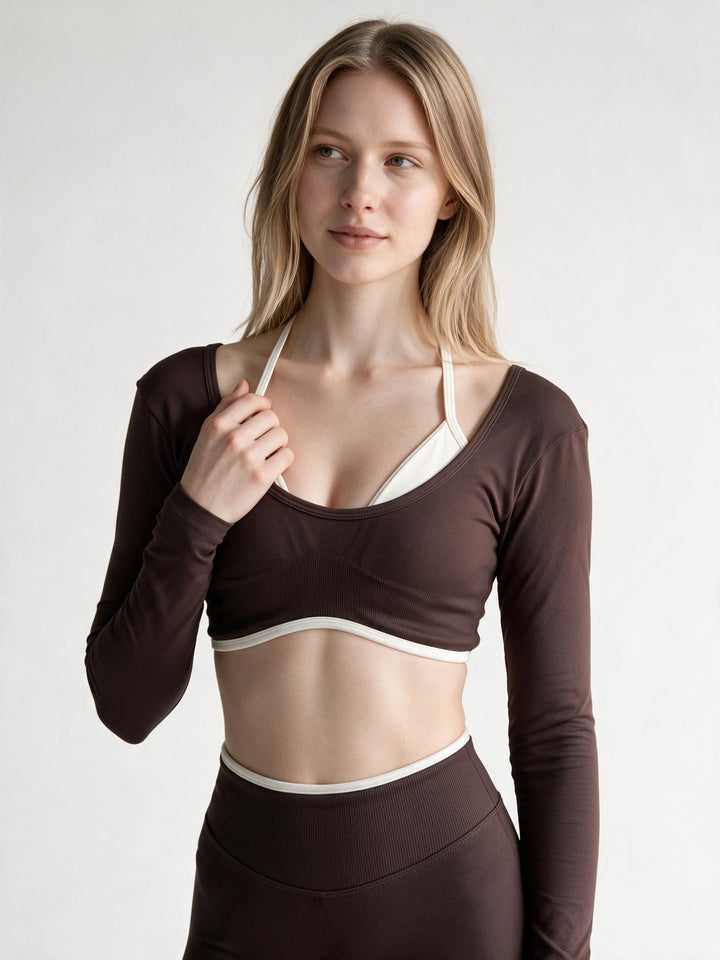ESSENTIAL SCULPT – Top Crop a Maniche Lunghe Caffè