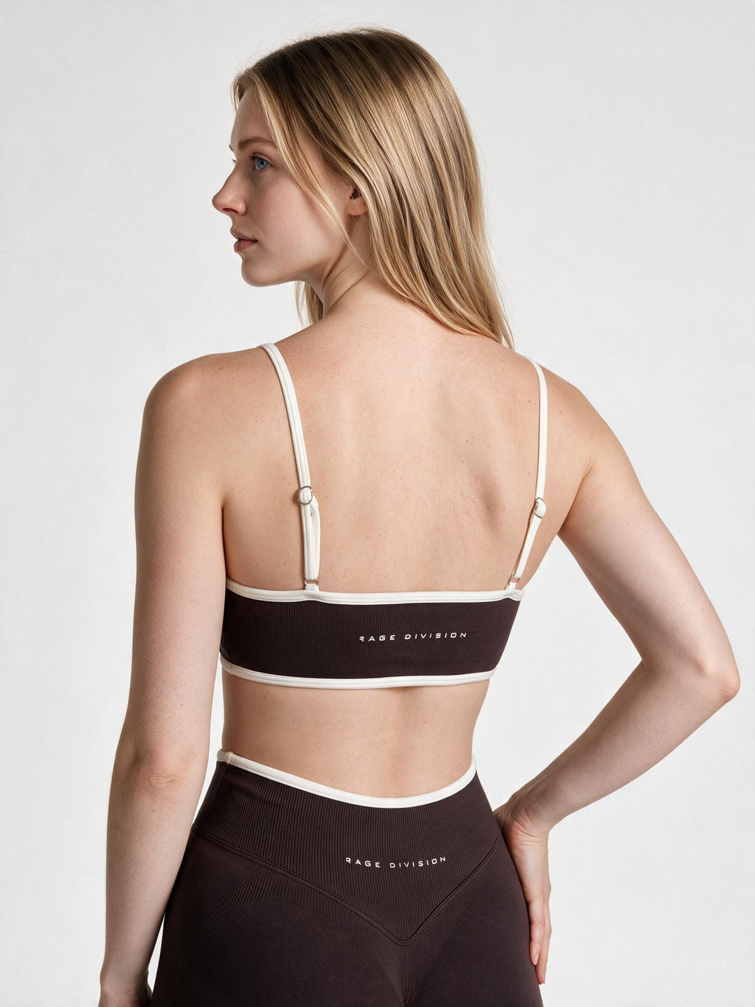 ESSENTIAL SCULPT – Top Sportivo con Spalline Regolabili Caffè