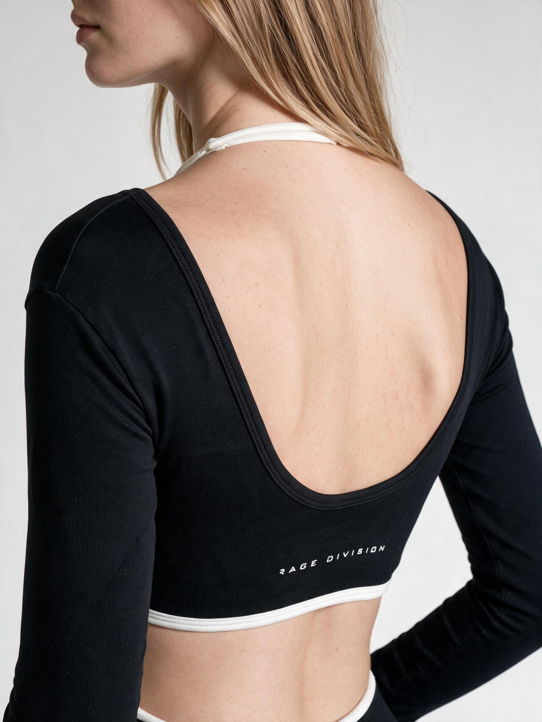 ESSENTIAL SCULPT – Top Crop a Maniche Lunghe Nero