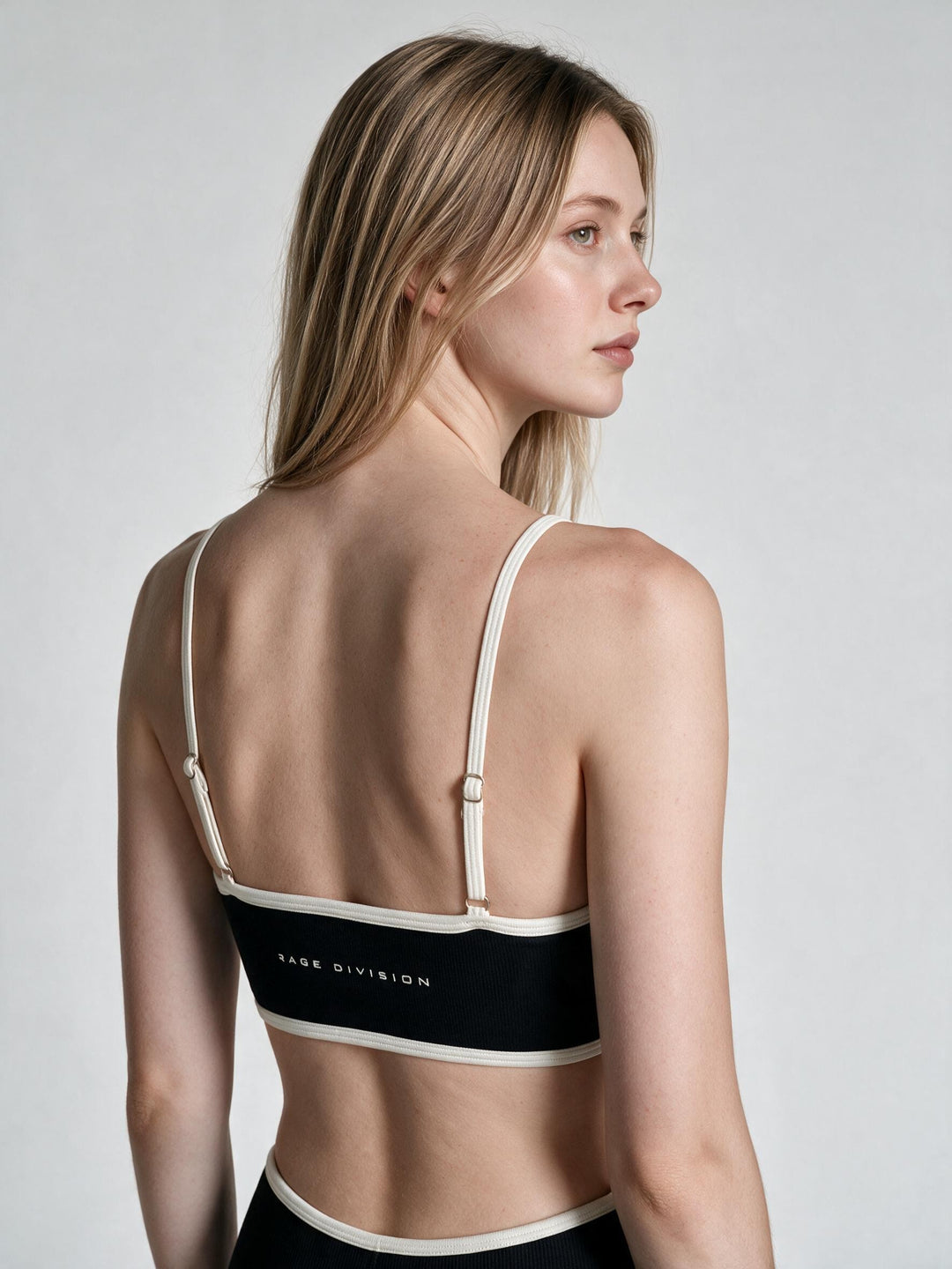 ESSENTIAL SCULPT – Top Sportivo con Spalline Regolabili Nero