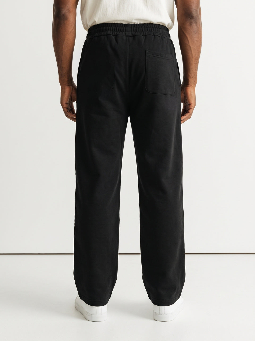 ESSENTIAL BAGGY – Pantaloni Tuta Uomo a Gamba Larga Nero
